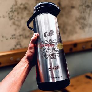 Gravação a Laser Rotativa em Garrafa Térmica 1,8 Litros de Aço Inox      