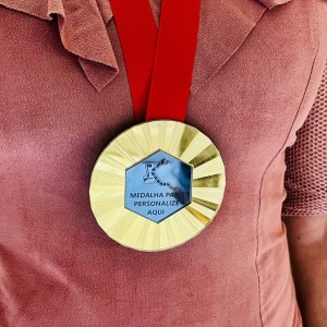 Medalha Paris Personalizada Acrílico formato em polígono, efeito 3d, 8cm   Fita Emborrachada, 80cm. 