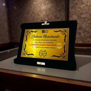 Placa de Homenagem Ouro 15x10cm Personalizada (Estojo Preto, Gravação a Laser) ABS Ouro 15x10cm Gravação a laser (Preto) Estojo de Veludo Preto com Aba Expositora Corte a Laser Reto 